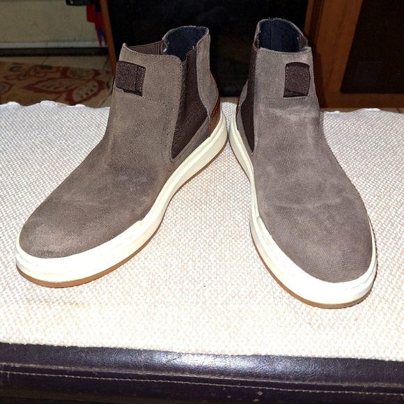 A pair of Stacy Adam\'s men\'s slip-on booties in a size 10M. EUC